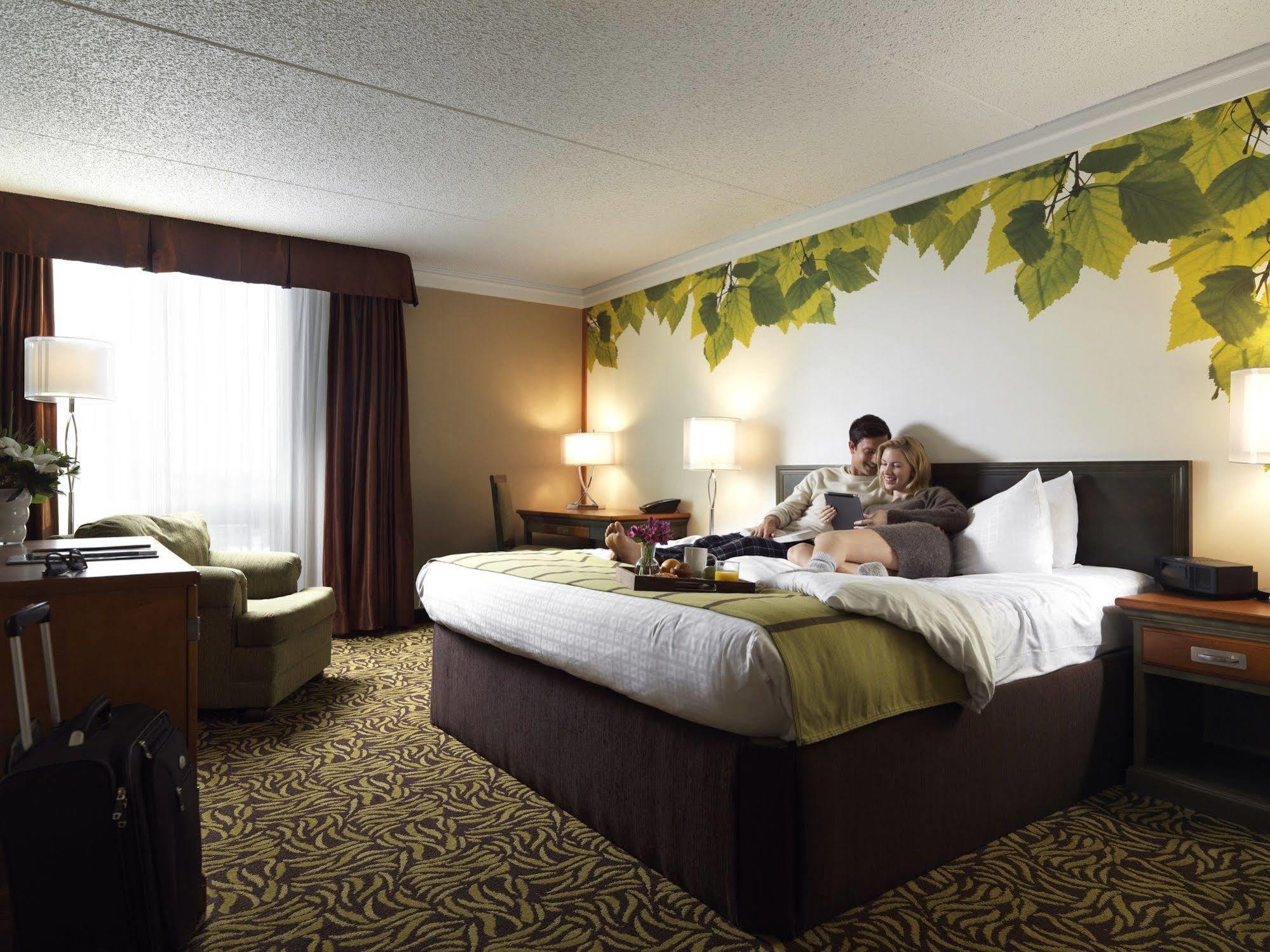 Varscona Hotel On Whyte Edmonton Esterno foto